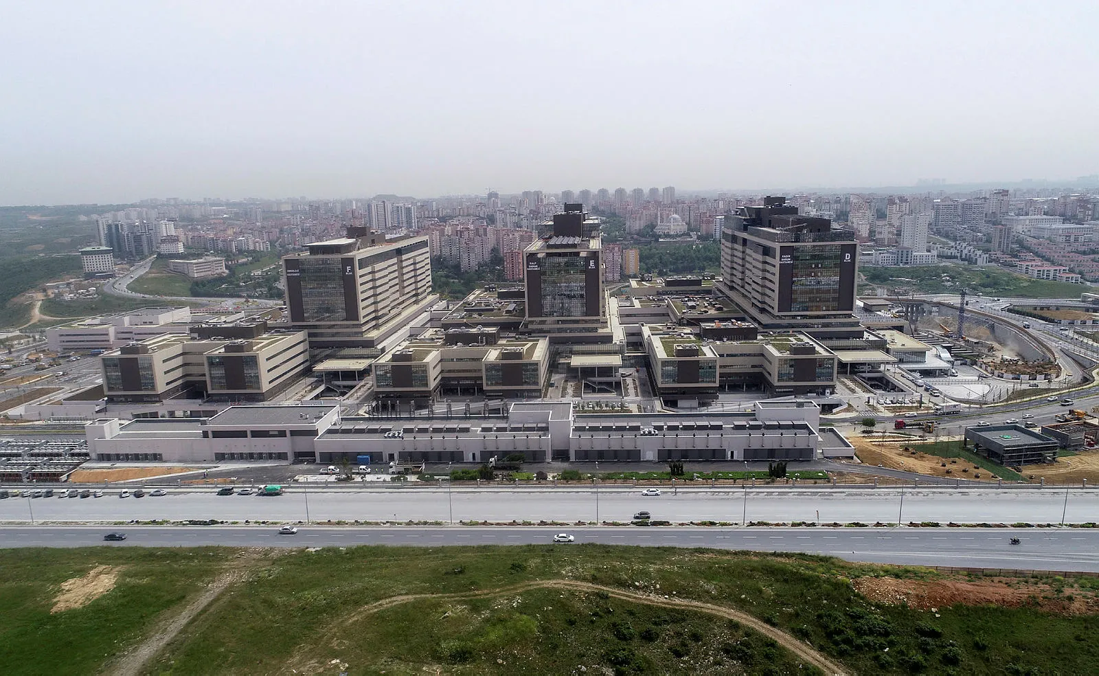 Türk sağlık sisteminin gücüne güç katacak! Başakşehir Çam ve Sakura Şehir Hastanesi açıldı!