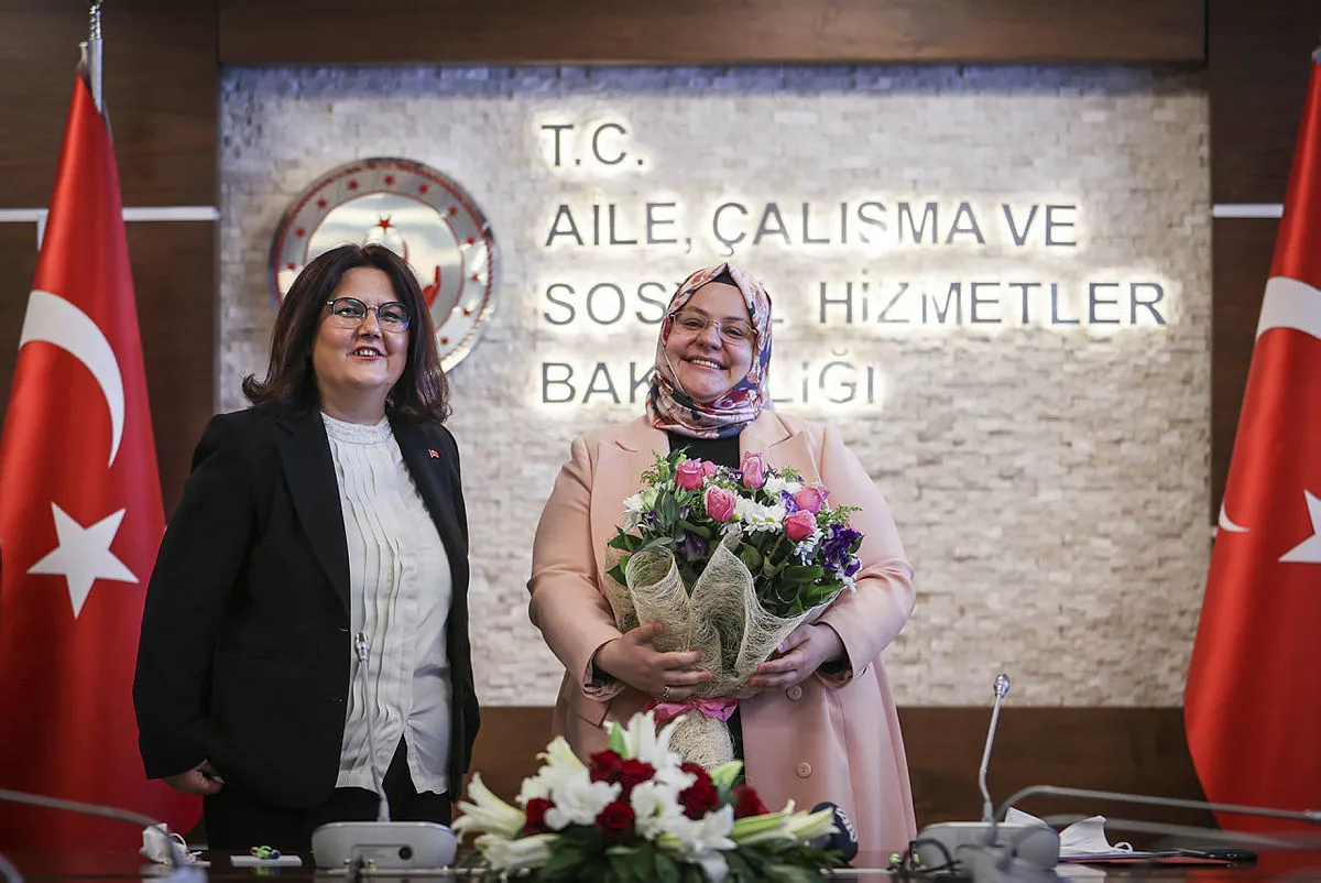Aile ve Sosyal Hizmetler Bakanlığı görevini Derya Yanık devraldı