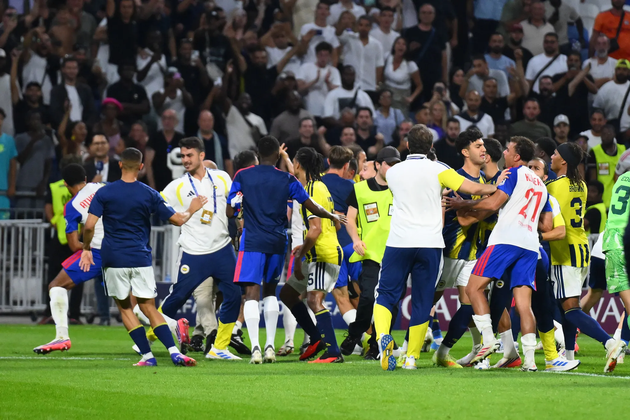 Lyon maçının ardından UEFA'dan Fenerbahçe'ye flaş soruşturma