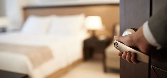 Otel odasında kabusu yaşadı! Gece yarısı uyandığında...