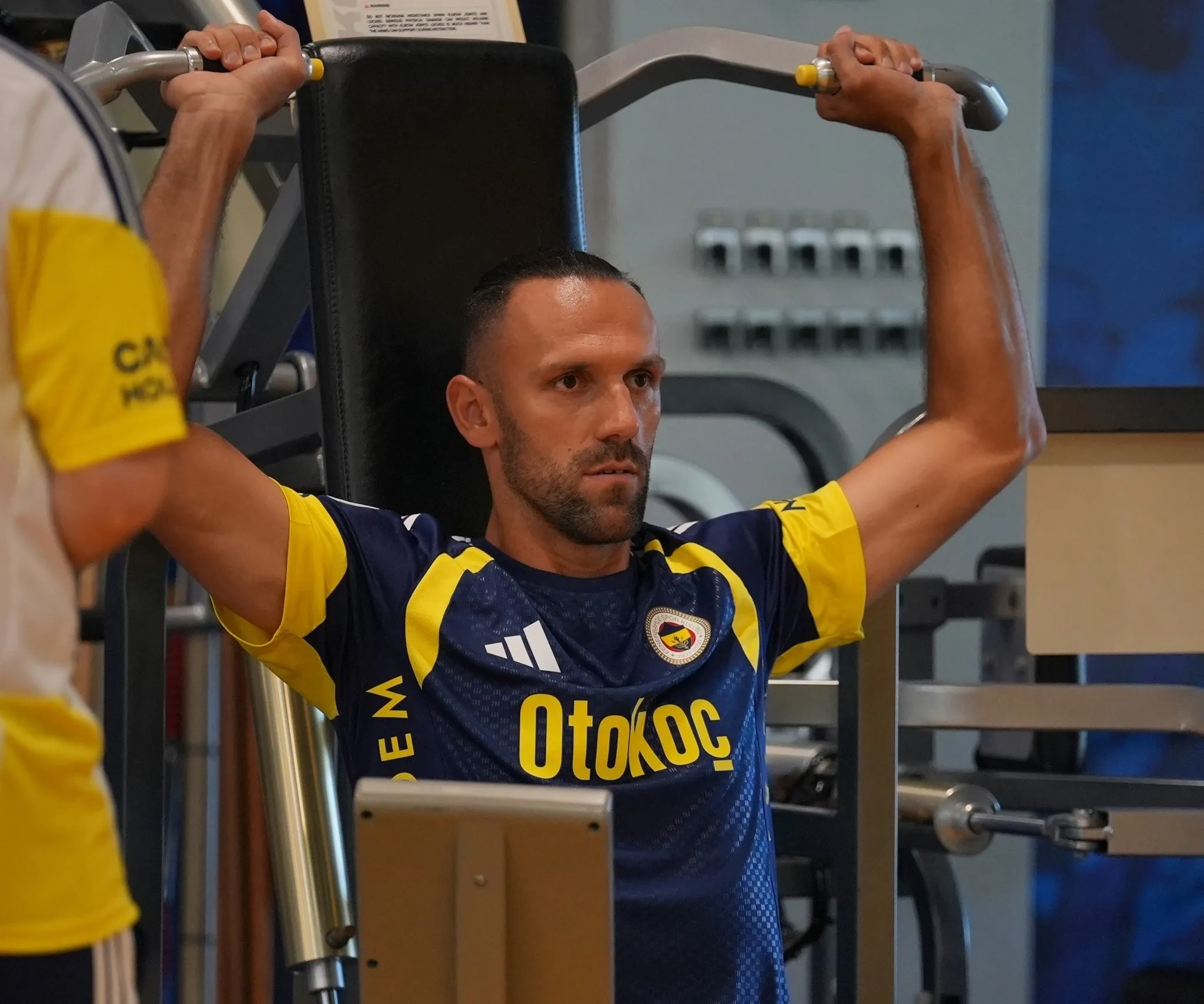 Fenerbahçe'de yeni sezon öncesi sakatlık şoku: Vedat Muriqi'de kısmi yırtık tespit edildi