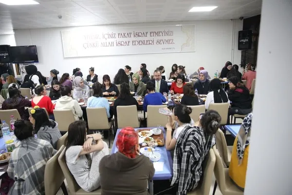 genclik-ve-spor-bakani-muharrem-kasapoglu-tuncelide-ogrencilerle-iftarda-bulustu-1650053919244.jpeg Gençlik ve Spor Bakanı Muharrem Kasapoğlu Tunceli'de öğrencilerle iftarda buluştu - 1