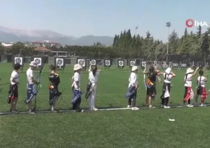 Metehan’ın torunları Denizli’de yay gerdi