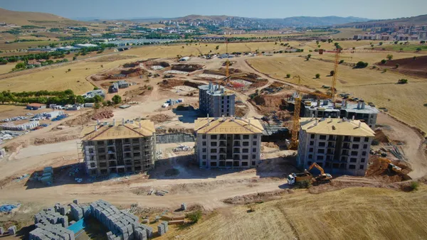 Elazığ'da deprem konutlaru hızla yükseliyor! Temelini Başkan Erdoğan atmıştı - 4