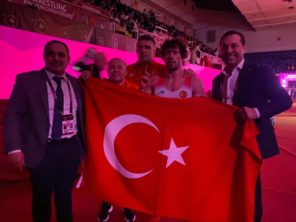 Milli sporculardan peş peşe altın madalya! Selçuk Can ve Alperen Berber Avrupa Güreş Şampiyonası'nda altın madalya kazandı - 3