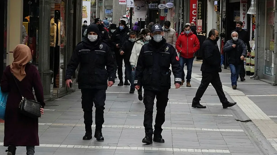 Risk haritası güncellendi! 20 Mart Cumartesi sokağa çıkma yasağı var mı? Hafta sonu yasakları hangi illerde, nasıl olacak?