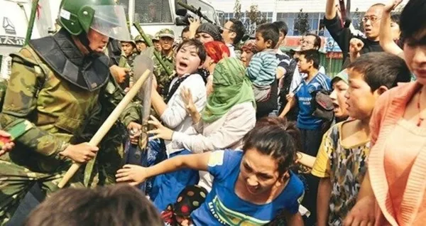 uygur-turklerini-sokakta-tespit-edecekler-cinli-teknoloji-firmasi-huaweiden-insanlik-disi-uygulama-1610565474119.jpg Uygur Türklerini sokakta tespit edecekler! Çinli teknoloji firması Huawei'den insanlık dışı uygulama! - 4