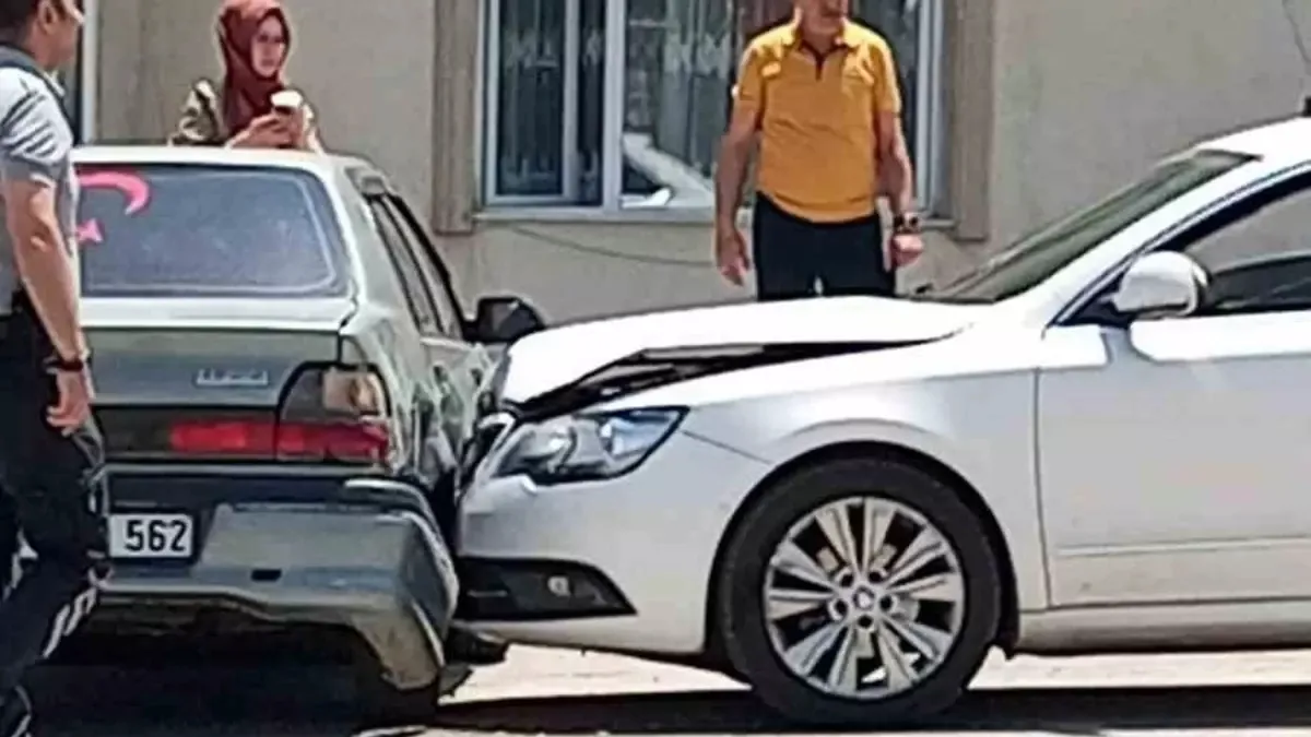 Kalp krizi geçiren sürücü zincirleme kazaya neden oldu