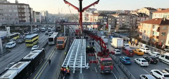 Metrobüs yolundaki çalışma trafiği felç etti! Vatandaş İBB’ye tepki gösterdi