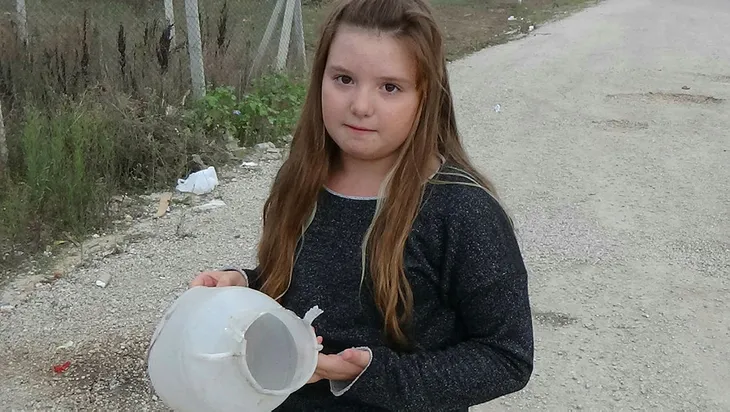 Köpeğin başına turşu bidonu geçirip yola bıraktılar - 1