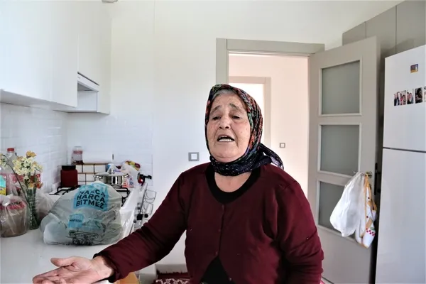 antalyadaki-buyuk-yanginda-evi-kul-olmustu-boyle-aci-mi-olur-allahim-diye-aglayan-kadin-yeni-evine-kavustu-1673000209094.jpg Antalya’daki büyük yangında feryatları hafızalara kazınmıştı! Yeni evlerine kavuştular - 10