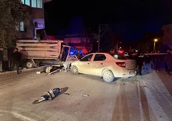 Denizli'de alkollü sürücü dehşeti! Park etmeye çalışan kamyonete çarptı