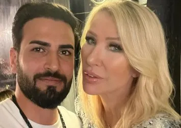 Seda Sayan'dan merak ettiren paylaşım! "Öylece gidiyoruz yarimle"