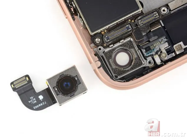iPhone 8'in içini açtılar! 12