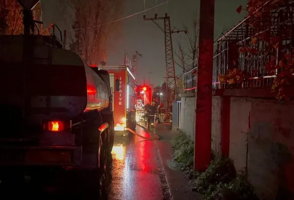 Kocaeli'de fabrikada korkutan yangın - 1