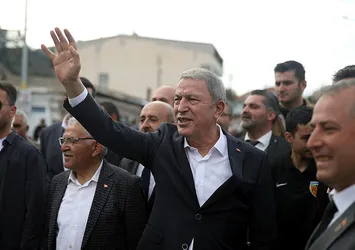 Bakan Akar'dan "terörle mücadele" mesajı:İnleri tepelerine yıkılıyor