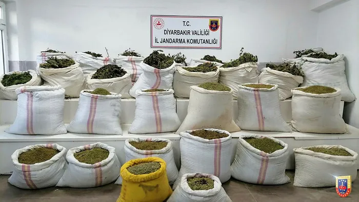 SON DAKİKA: Diyarbakır Bingöl ve Mardin'de flaş operasyon - 1