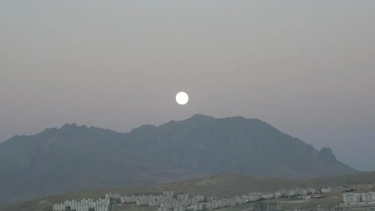 Van'ın sembollerinden Erek Dağı'nda muhteşem manzara: Dolunayın görüntüsü mest etti