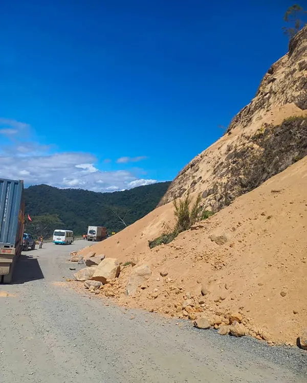 Papua Yeni Gine'de 7,6 büyüklüğünde deprem! Tsunami uyarısı verdiler - 6