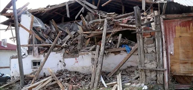 Çankırı’daki depremler sonrasında bazı binalar ağır hasar aldı