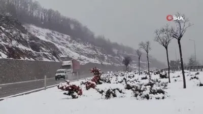 Kavak beyaz gelinliğini giydi