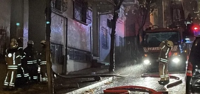 İstanbul’da yangın paniği! Çatı katı alevlere teslim oldu