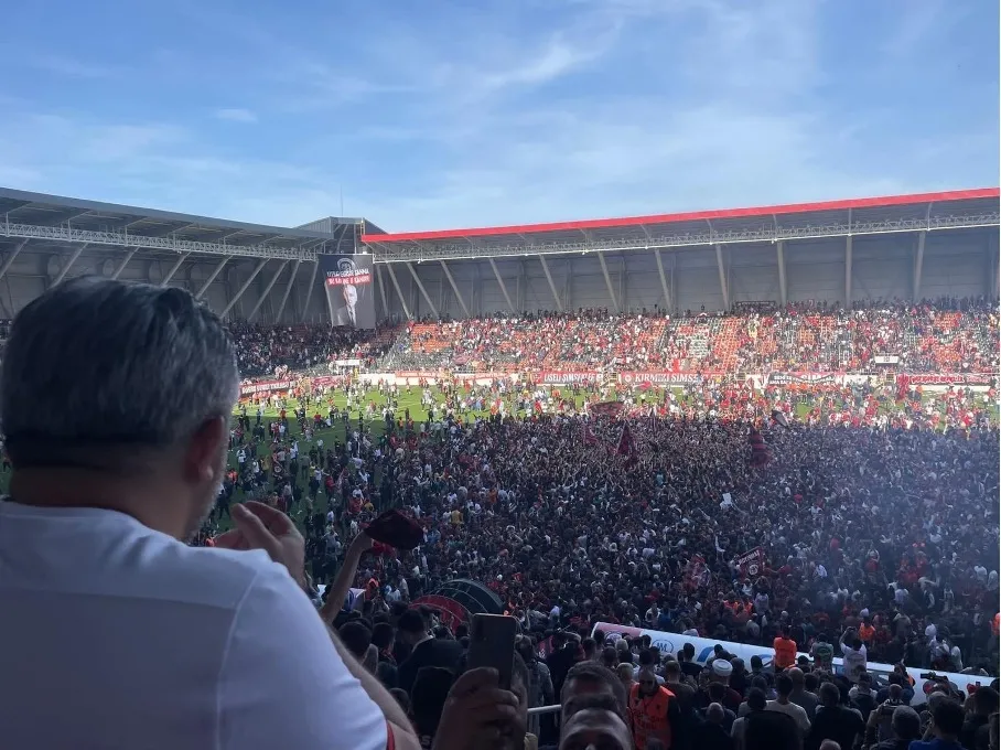 bir-sehrin-ruyasi-corum-fk-super-lige-yuruyor-1779259517935.jpg Bir şehrin rüyası: Çorum FK Süper Lig’e yürüyor - 1