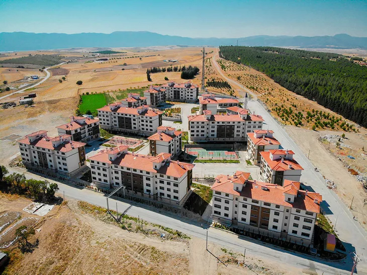 Ucuz konut hamlesinde 6 gruba kontenjan! TOKİ'den 81 ilde kira öder gibi ev sahibi olma fırsatı | TOKİ aylık net gelir ne kadar?
