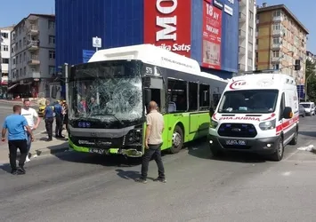 Kocaeli'de yolcu otobüsü ile kamyonet çarpıştı: 1'i çocuk 6 yaralı