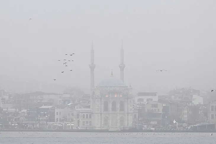 İstanbul sis altında! Boğaz ve köprüler yok oldu | Kartpostallık görüntüler oluştu