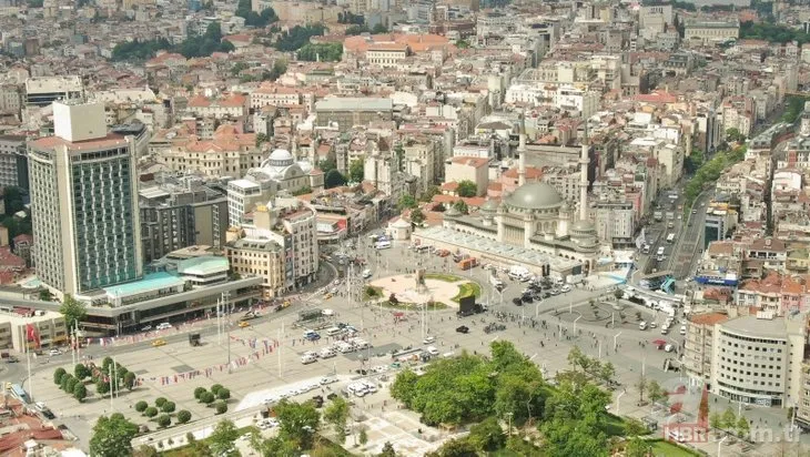 Vatandaşlar ilk namaz için Taksim Camii’nde!