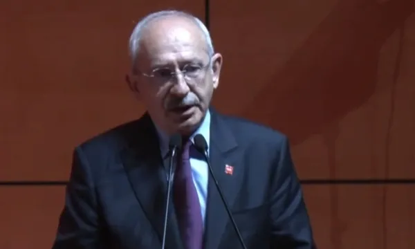 Kemal Kılıçdaroğlu’dan bir skandal daha: Terörist övücü Merdan Yanardağ’a selam gönderdi! Ellerindeki meşale ile…