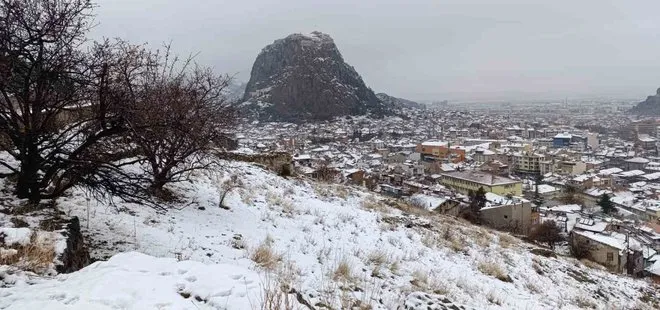 Afyonkarahisar’da kar yağışı etkili oldu