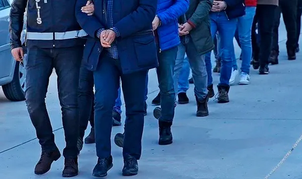 son-dakika-ankara-ve-istanbulda-feto-operasyonu-bylock-kullandigi-tespit-edilen-16-supheli-yakalandi-1673330957971.jpg Son dakika: Ankara ve İstanbul'da FETÖ operasyonu! ByLock kullandığı tespit edilen 16 şüpheli yakalandı - 2