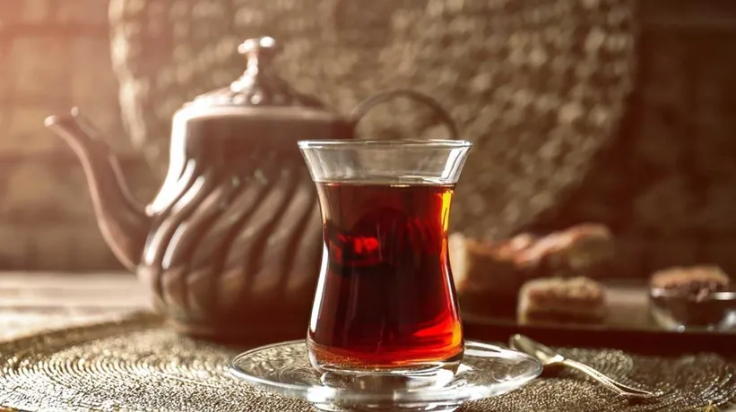 Karadenizlilerin çay demleme sırrı: Bu yöntemle akşama kadar taptaze kalıyor!