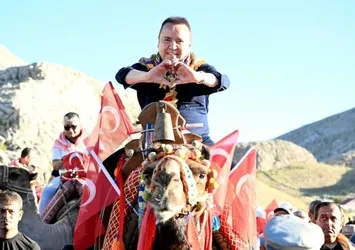 Rüşvet parasıyla saltanat! Antalya'da Muhittin Böcek skandalı büyüyor