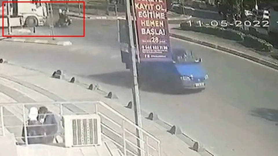 İstanbul Sultanbeyli’de feci kaza! TIR Yunus ekibine çarptı: 1 polis şehit oldu | İşte kaza anı