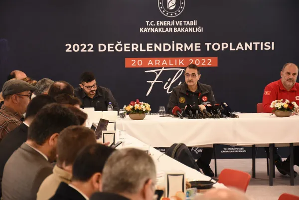 Enerji ve Tabii Kaynaklar Bakanı Fatih Dönmez "Arkadaşlar ümitli diyerek" duyurdu: Sismik çalışmalarımıza devam ediyoruz! Yeni keşifler gelebilir - 5