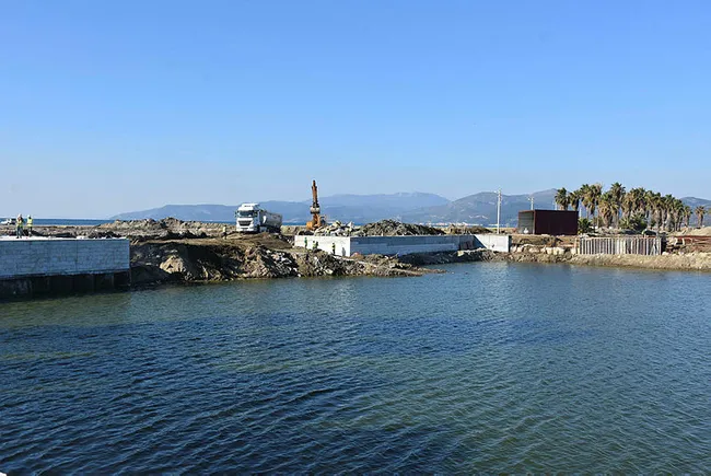 Bakan Pakdemirli duyurdu: Efes Antik Kenti, gelecek yıl denizle buluşacak
