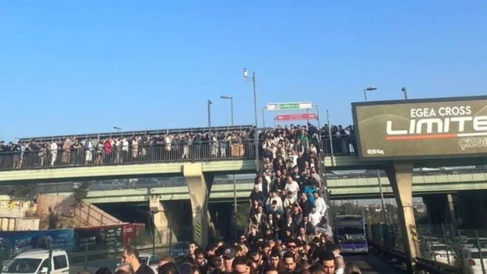 İBB vatandaşı canından bezdirdi! İstanbul’da vatandaşa metrobüs eziyeti