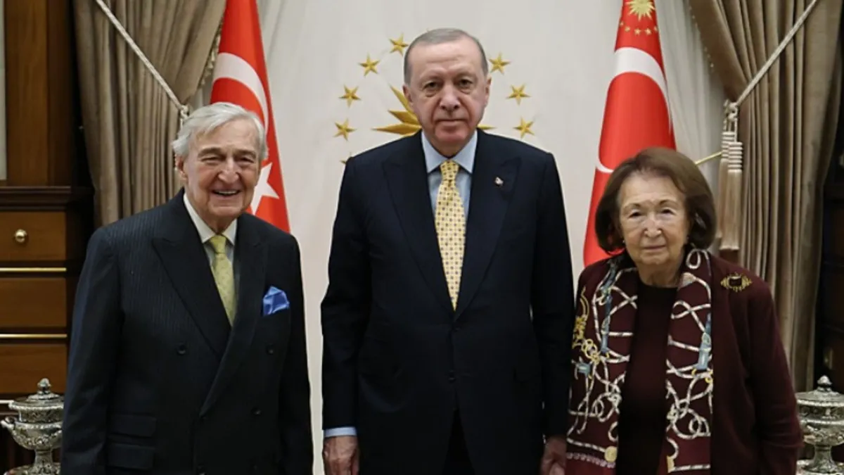 Başkan Erdoğan Külliye'de iş insanları Koç ve Arsel'i kabul etti!