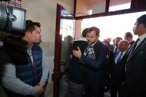 Bakan Albayrak'tan şehit evine ziyaret - 2