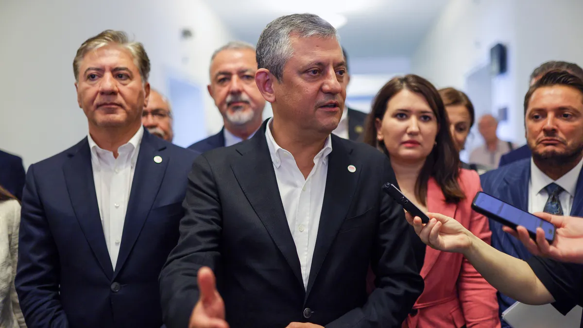 YENİ Parti'de "evet-hayır" çatlağı! Özel'in çelişkisine tepkiler peş peşe: Basiretsizlik!