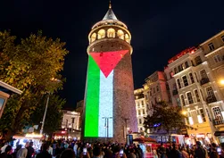 Galata Kulesi Filistin bayrağının renklerine büründü