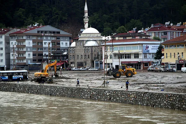 Son dakika: Başkan Erdoğan sel felaketinin yaşandığı Kastamonu'da! 3 il afet bölgesi ilan edildi! Yıkılan evler yeniden yapılacak - 14