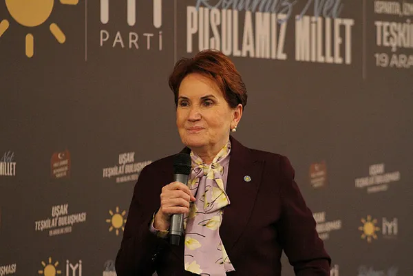 1703052690080.jpg Ekrem İmamoğlu ve Meral Akşener savaşı! Sarılarak verilen fotoğraftan "haddini aşıyor" çıkışına! Derin kaosta yeni perde... - 2