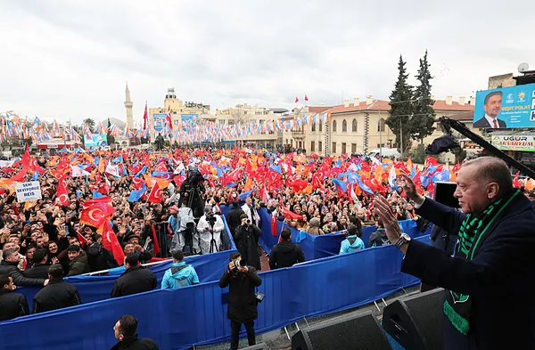 baskan-erdogandan-kiliste-onemli-aciklamalar-chpye-balya-balya-para-ayari-kule-yapmak-disinda-bir-icraatlari-y-1711040681826.jpg Başkan Erdoğan'dan Kilis'te önemli açıklamalar! CHP'ye balya balya para ayarı: Kule yapmak dışında bir icraatları yok - 6