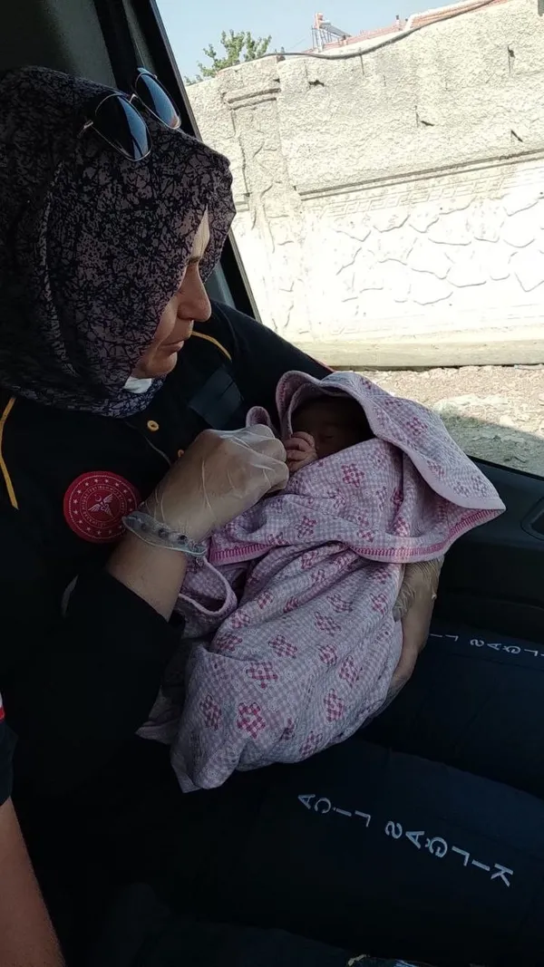 konyada-dehsete-dusuren-olay-aracin-uzerine-birakilan-bez-torbadan-bebek-cikti-1660826915801.jpg Konya’da dehşete düşüren olay! Aracın üzerine bırakılan bez torbadan bebek çıktı - 3