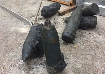 Kadıköy'de kazı çalışmasında top mermileri bulundu