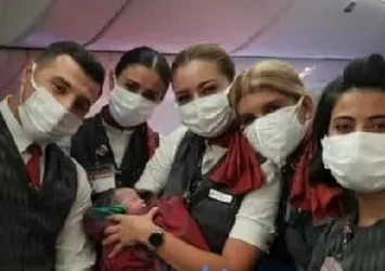 THY'de bebek heyecanı! Afganistan vatandaşı 10 bin metrede doğum yaptı